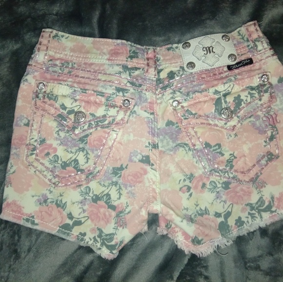 Shorts - Picture 3 of 5